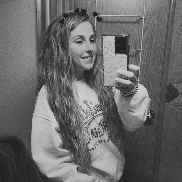 Meet your Posher, Tiffany - Picture 2 of 4